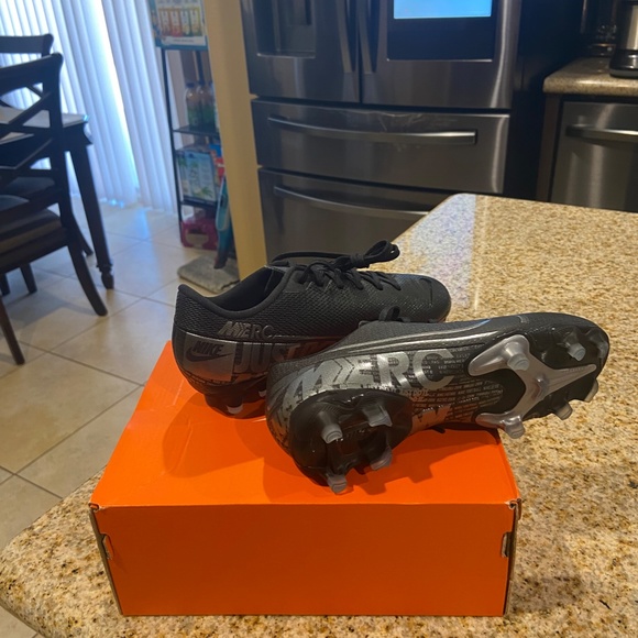 Nike Vapors 13 academy Cleats - Picture 2 of 5